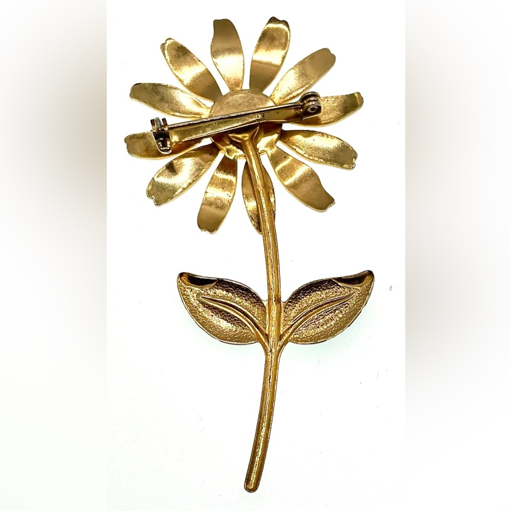Vintage Gold Tone and Enamel Floral Flower Daisy Brooch Pin - Picture 5 of 5